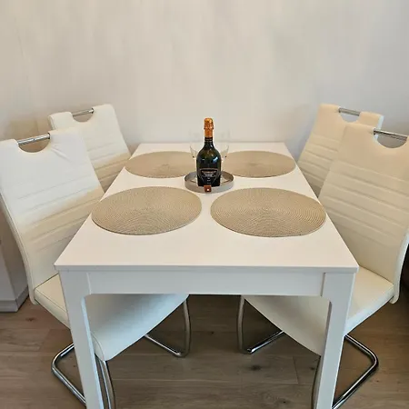 20th Floor Luxury - River & Castle View Apartman *
